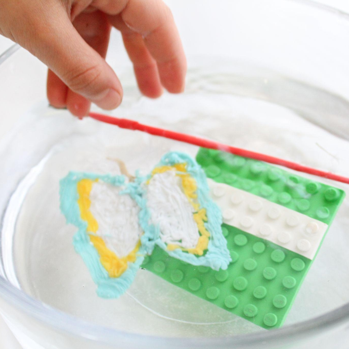 Sink or float experiment - 4 affordable summer science projects.